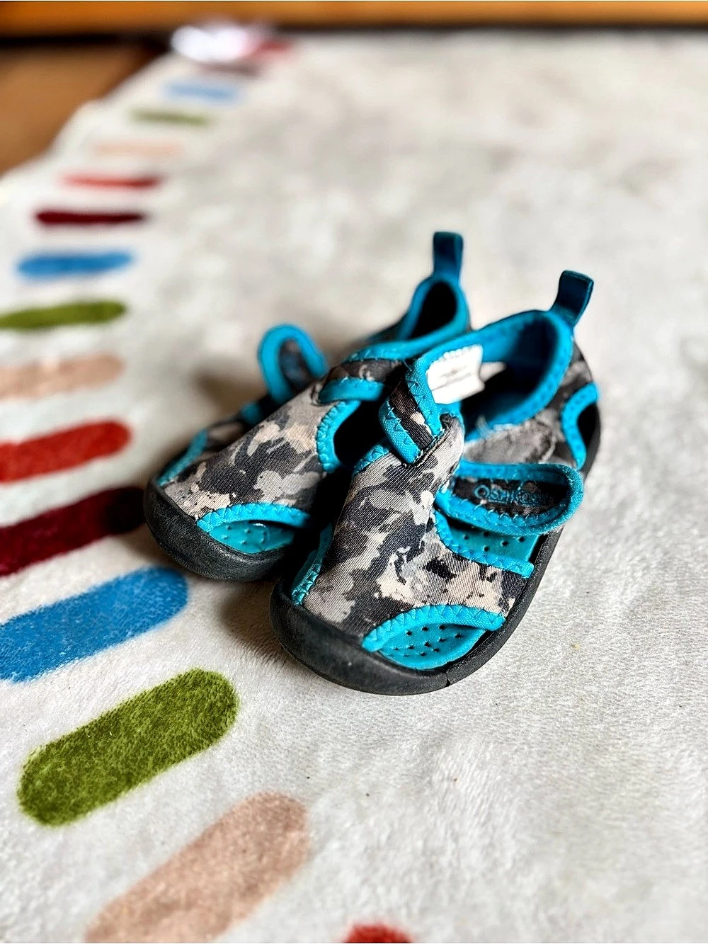 OshKosh Camo Sandals Gray & Blue toddler size US 5